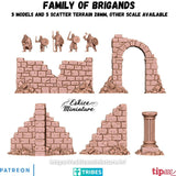 Famille de Brigands des ruines (figurines et décors)