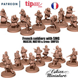 Soldats français avec pistolet mitrailleur