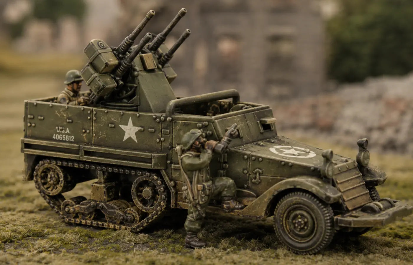 Miniatures WWII peintes sur une table de jeu